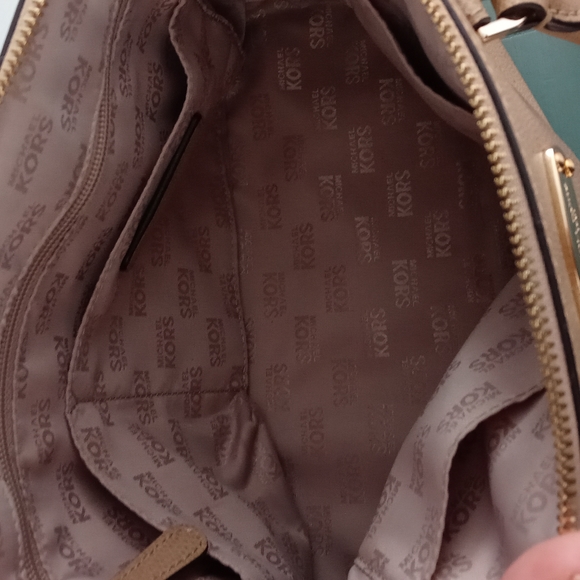 Michael Kors purse excellent condition - Picture 6 of 14